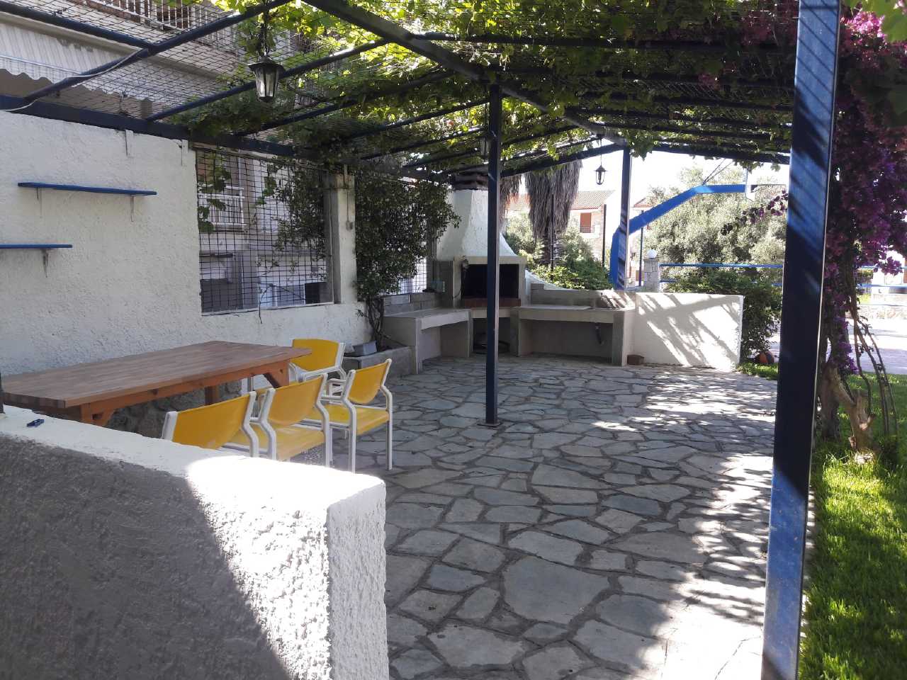 Ψησταριά BBQ, Νεα Σκιωνη, Ενοικιαζόμενα δωμάτια